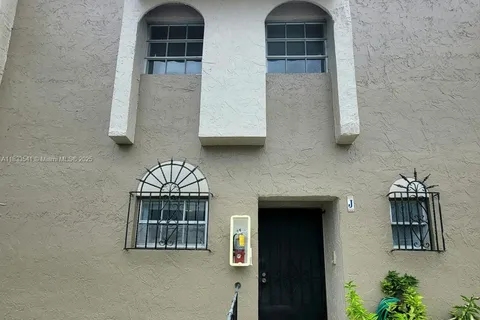 11 Olive Dr # J, Hialeah FL 33010
