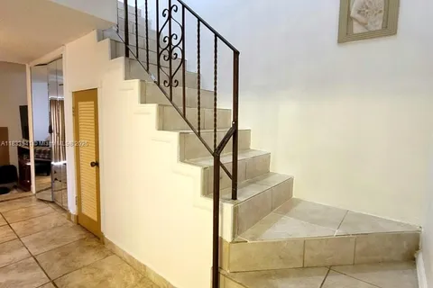 11 Olive Dr # J, Hialeah FL 33010
