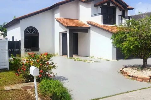 8576 SW 210th Ter, Cutler Bay FL 33189