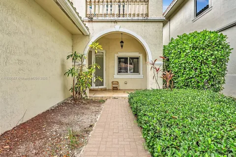 3555 Forest View Cir, Dania Beach FL 33312