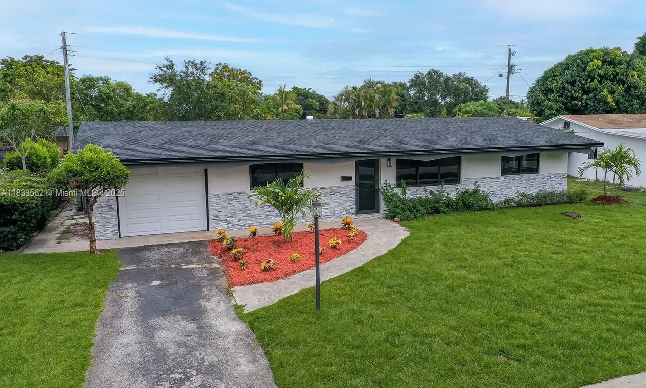 4879 NW 2nd Ct, Plantation FL 33317