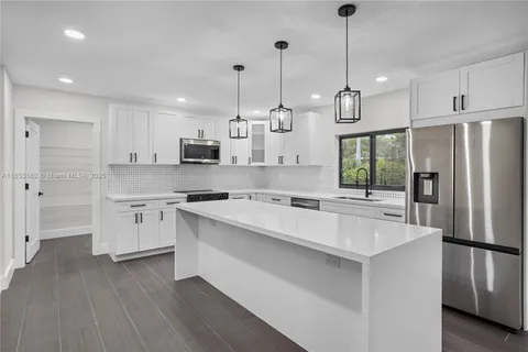 4879 NW 2nd Ct, Plantation FL 33317