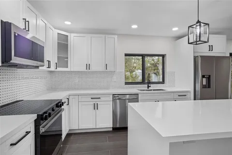 4879 NW 2nd Ct, Plantation FL 33317