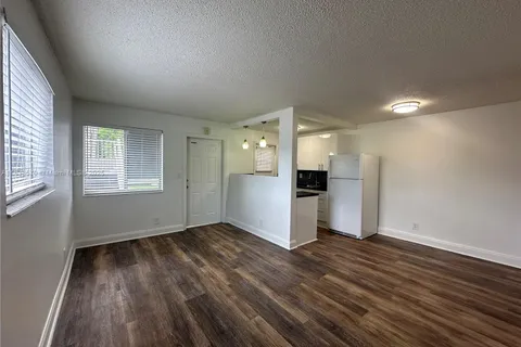 2325 Arthur St # 7, Hollywood FL 33020