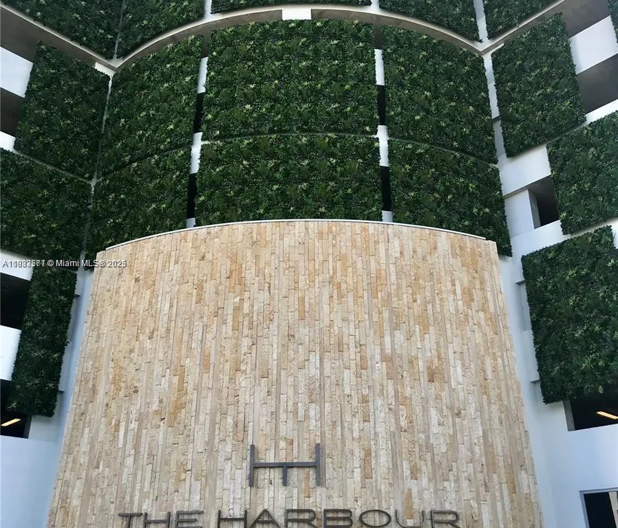 16385 Biscayne Blvd # 2702, North Miami Beach FL 33160