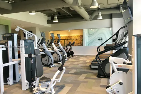 16385 Biscayne Blvd # 2702, North Miami Beach FL 33160