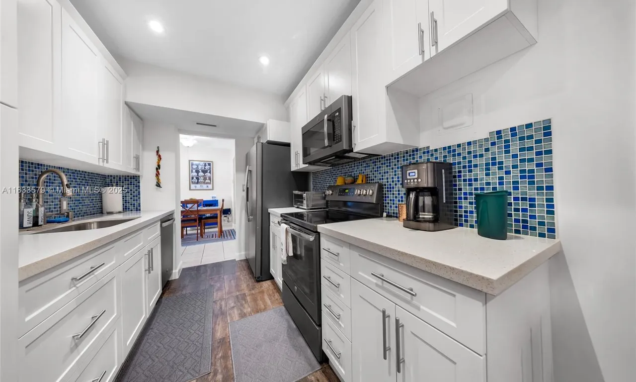 4330 Hillcrest Dr # 104, Hollywood FL 33021