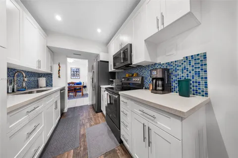 4330 Hillcrest Dr # 104, Hollywood FL 33021