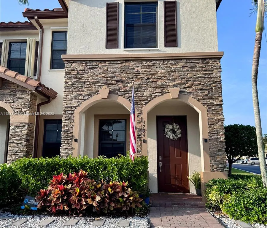 3204 SE 5th St # 3204, Homestead FL 33033