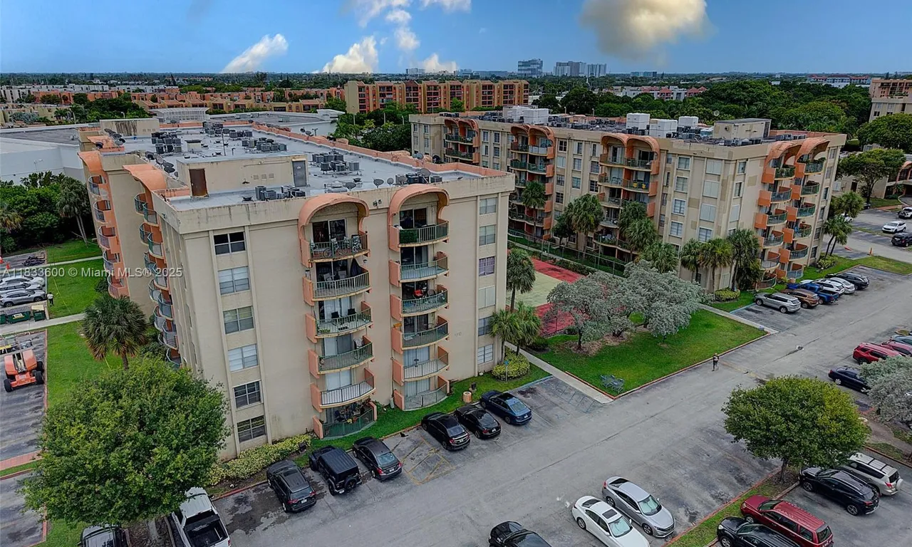9310 Fontainebleau Blvd # 203, Miami FL 33172