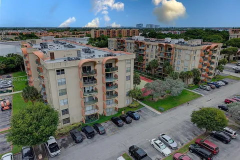 9310 Fontainebleau Blvd # 203, Miami FL 33172