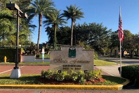 9421 Fontainebleau Blvd # 35, Miami FL 33172