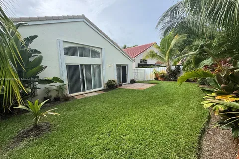 4907 SW 32nd Way, Hollywood FL 33312