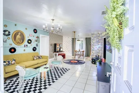 6443 Perry St, Hollywood FL 33024