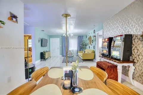 6443 Perry St, Hollywood FL 33024
