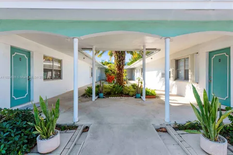 3240 NE 16th St # 3, Pompano Beach FL 33062