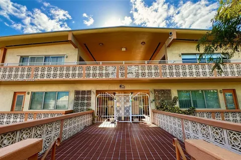1050 Pennsylvania # 24, Miami Beach FL 33139