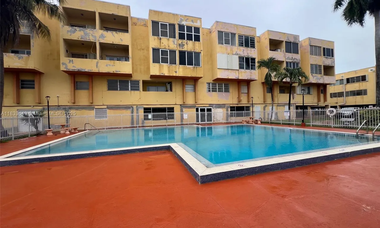 1555 W 44th Pl # 103, Hialeah FL 33012
