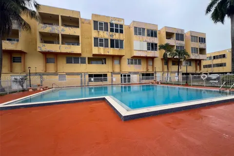 1555 W 44th Pl # 103, Hialeah FL 33012