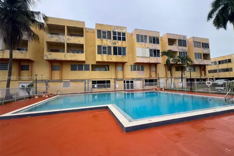 1555 W 44th Pl # 103, Hialeah FL 33012