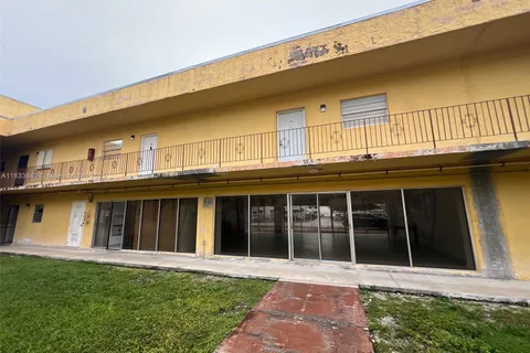1555 W 44th Pl # 103, Hialeah FL 33012