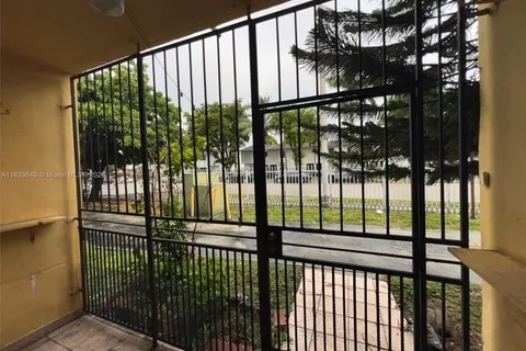 1555 W 44th Pl # 103, Hialeah FL 33012