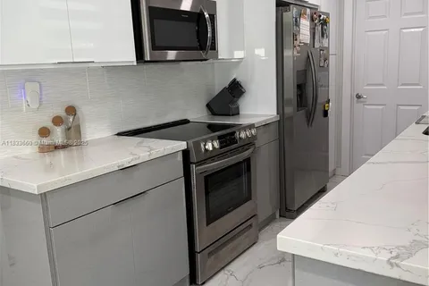 13685 SW 76th St # 13685, Miami FL 33183
