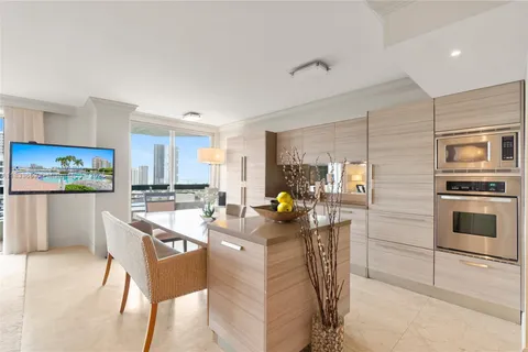 3530 Mystic Pointe Dr # 1714, Aventura FL 33180