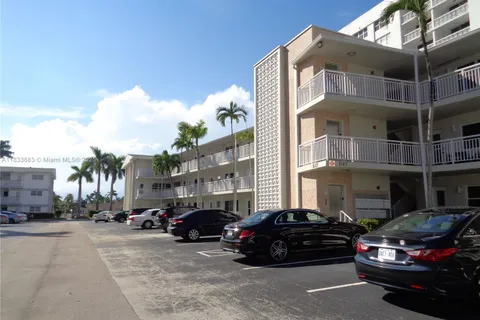 3127 S Ocean Dr # 120, Hallandale Beach FL 33009