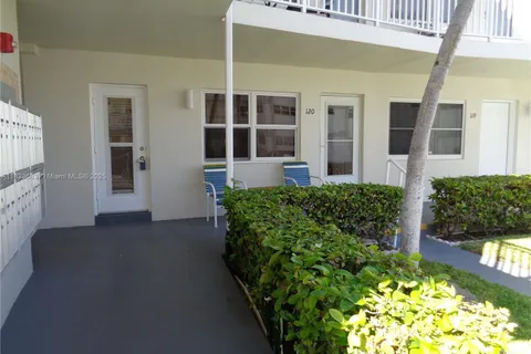 3127 S Ocean Dr # 120, Hallandale Beach FL 33009