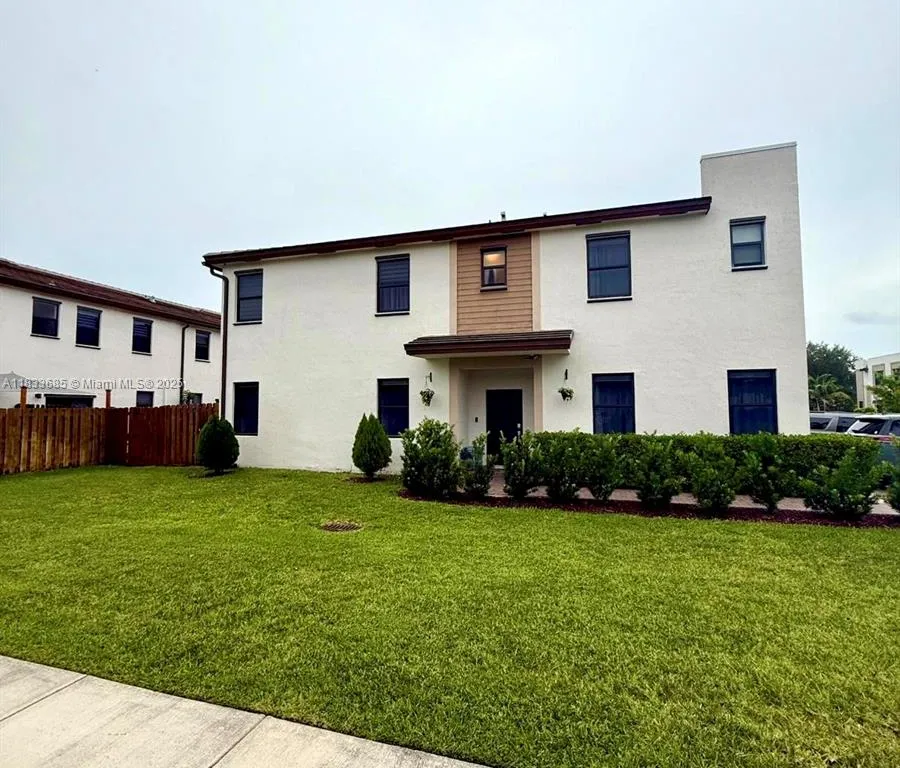529 NE 206th Ln # 529, Miami FL 33179