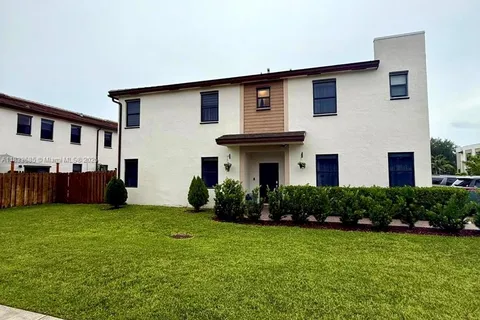 529 NE 206th Ln # 529, Miami FL 33179