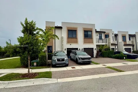529 NE 206th Ln # 529, Miami FL 33179