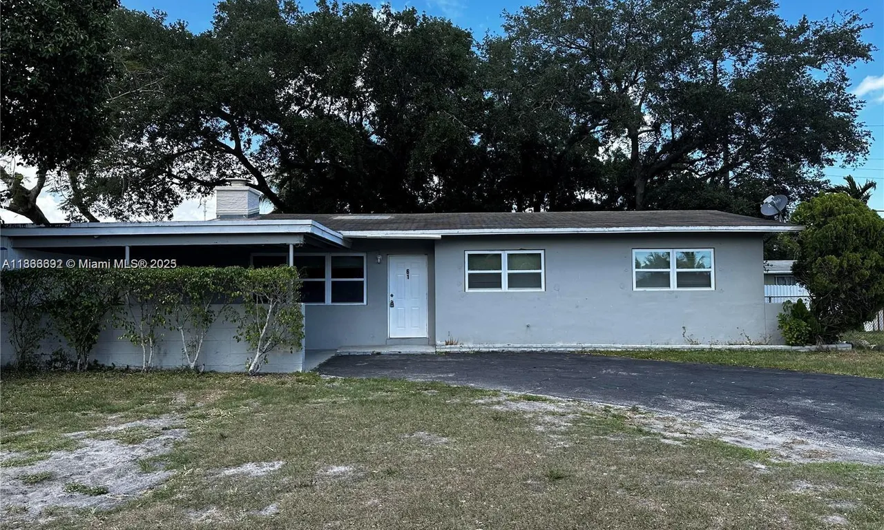 61 NE 195th St, Miami FL 33179