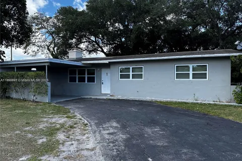 61 NE 195th St, Miami FL 33179