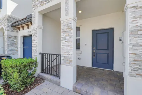 12910 NW 23rd Pl # 12910, Miami FL 33167