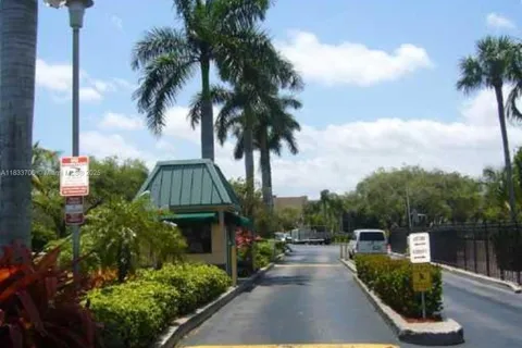 8400 SW 133 RD AV # 317, Miami FL 33183
