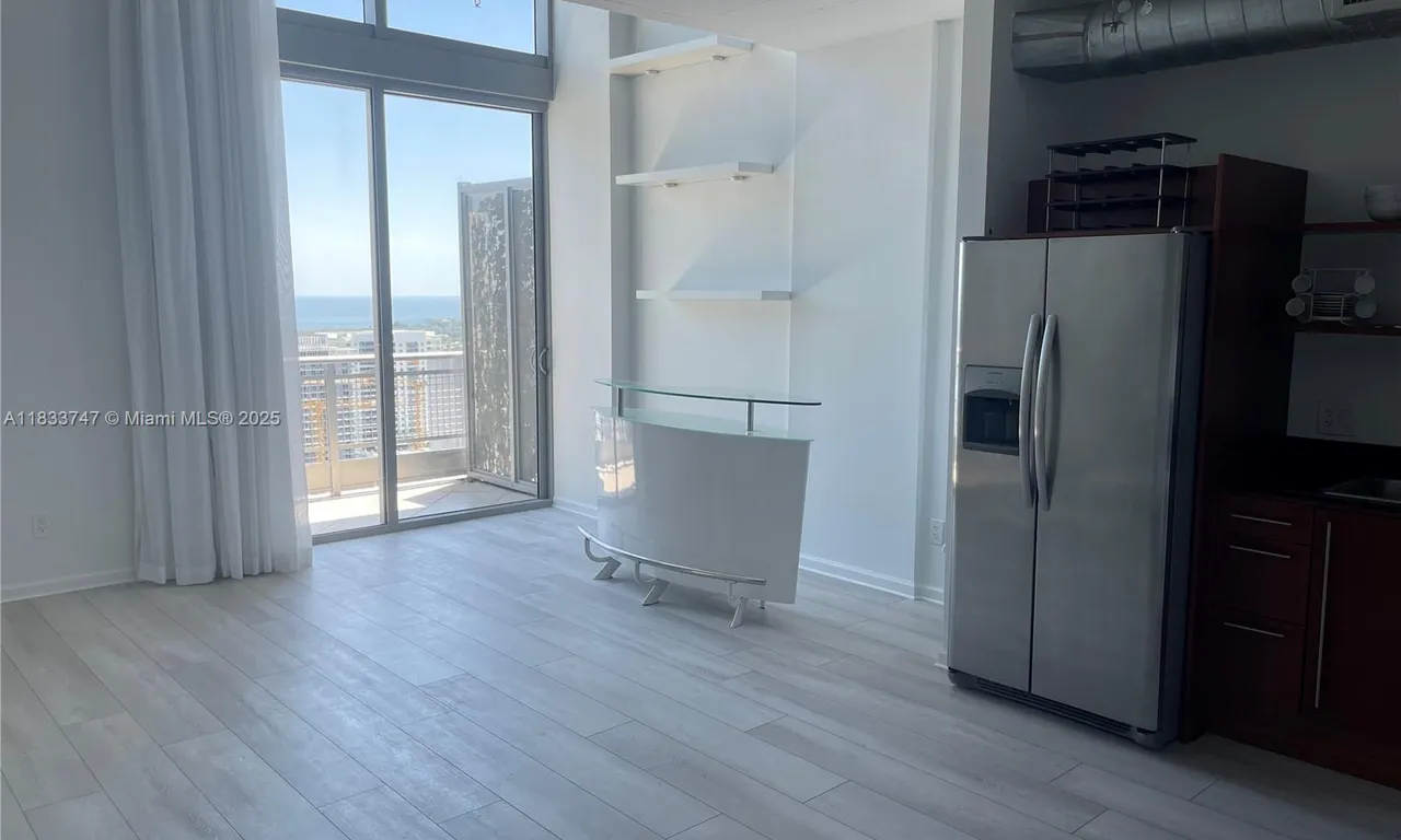690 SW 1 CT # 19, Miami FL 33130
