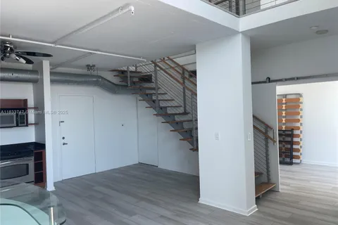 690 SW 1 CT # 19, Miami FL 33130