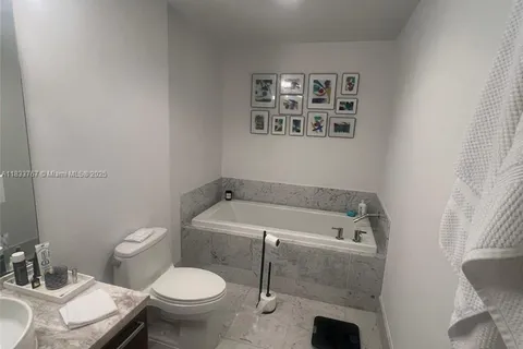 253 NE 2nd St # 1904, Miami FL 33132