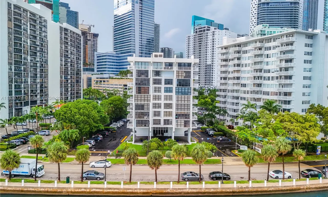 1440 Brickell Bay Dr # 307, Miami FL 33131