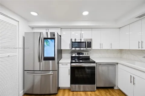 1440 Brickell Bay Dr # 307, Miami FL 33131