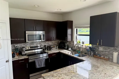 445 NE 194th Ter # 445, Miami FL 33179