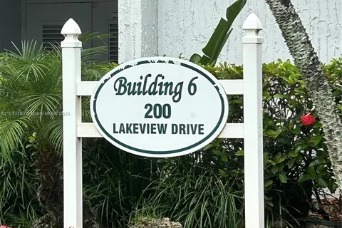 200 Lakeview Dr # 312, Weston FL 33326