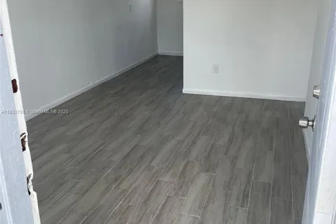1261 NW 59th St # 09, Miami FL 33142