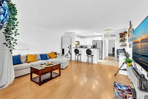 2715 NE 49th St # 102, Fort Lauderdale FL 33308
