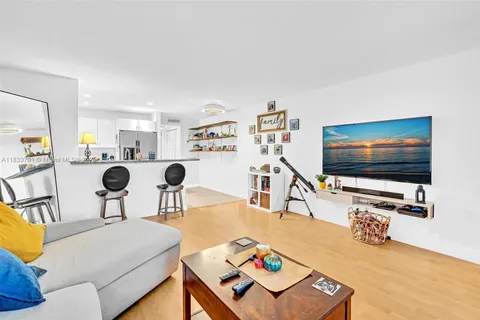 2715 NE 49th St # 102, Fort Lauderdale FL 33308
