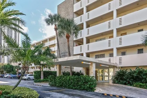 220 Kings Point Dr # 111, Sunny Isles Beach FL 33160