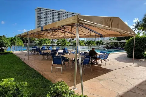 220 Kings Point Dr # 111, Sunny Isles Beach FL 33160