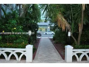215 30th St # 15, Miami Beach FL 33140